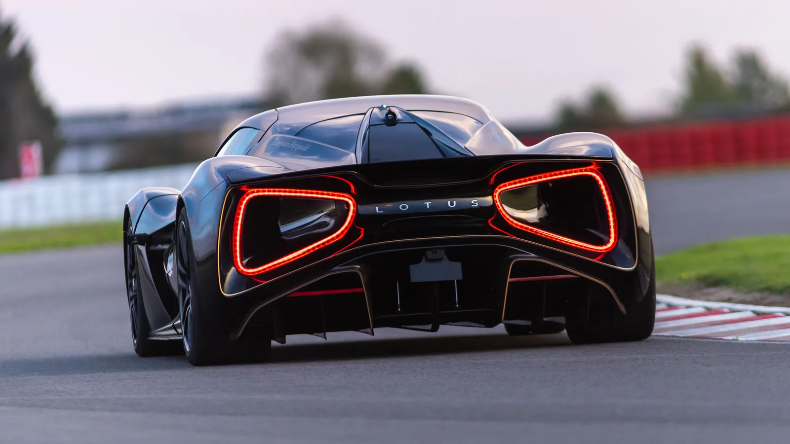 Lotus Evija Fittipaldi — zadná časť